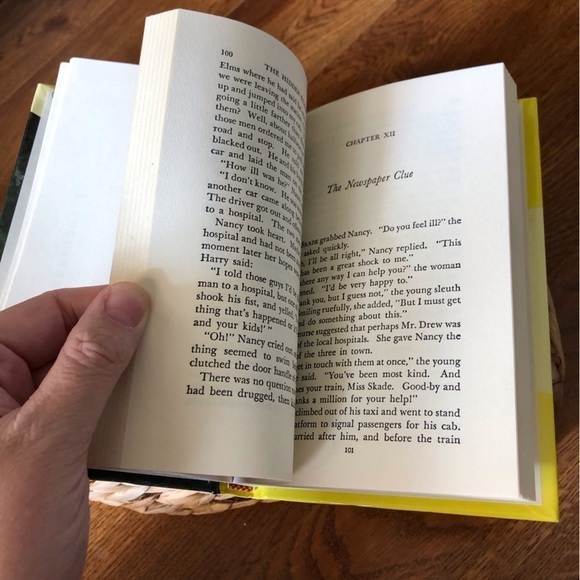 Vintage Nancy Drew Mystery: The Hidden Staircase #2 hardback book - Picture 3 of 5